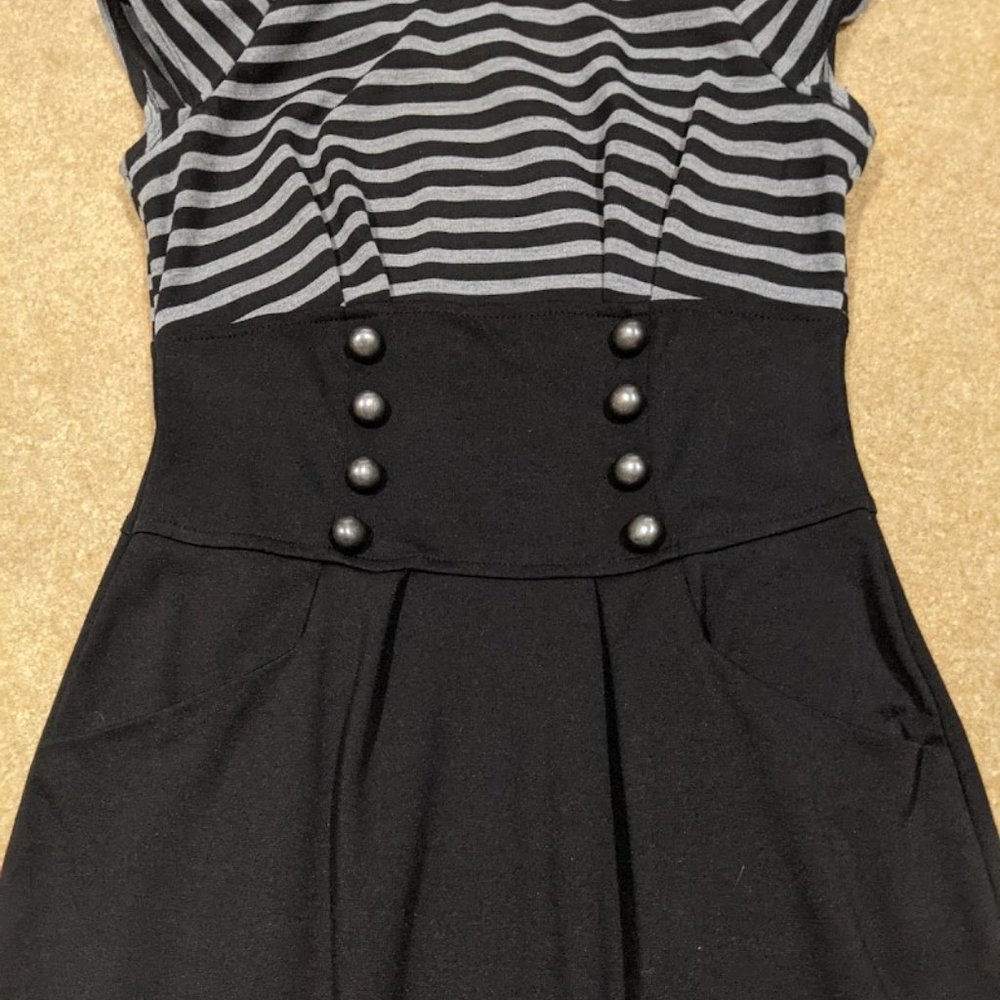 Speechless Wide Cowl Neck Dress Gray & Black Striped w Buttons - Picture 2 of 6